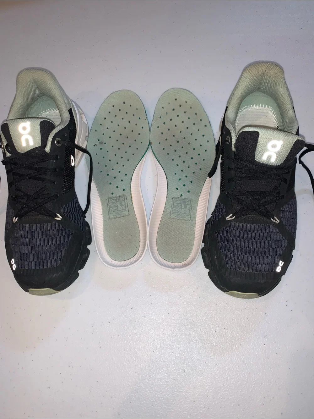ON CLOUD Cloudflyer Running SHOES 8.5 Wide EUC